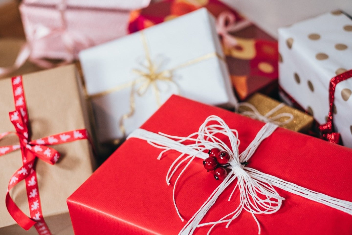 avoid overspending at christmas with these tips ukds finance blog gift wrapped presents